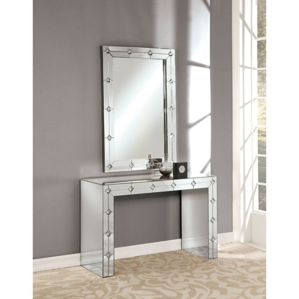The Hessa mirrored console table demonstrates sophisticated, graceful, elegant style with its unique design. While elegantly reflecting its surroundings, this console table combines glamour with modernism. Light is captured and reflected from all angle of