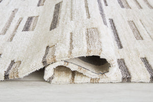  captures the essence of designer styling. And its durable materials will endure the rigors of daily wear and tear. Set the scene with this rug for an unforgett