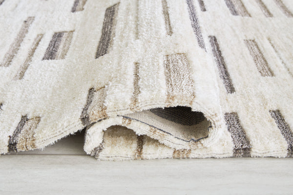  captures the essence of designer styling. And its durable materials will endure the rigors of daily wear and tear. Set the scene with this rug for an unforgett