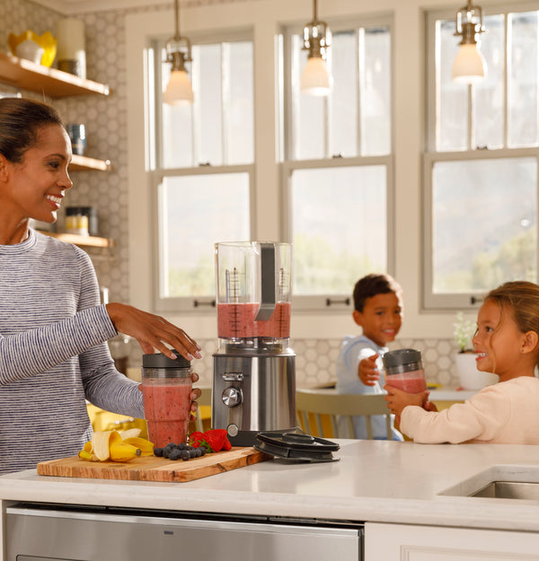 GE Blender with personal cups