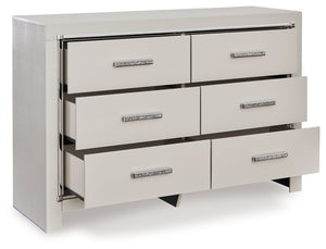  exquisitely paired with faceted chrome-tone details. Complete with smooth-gliding st