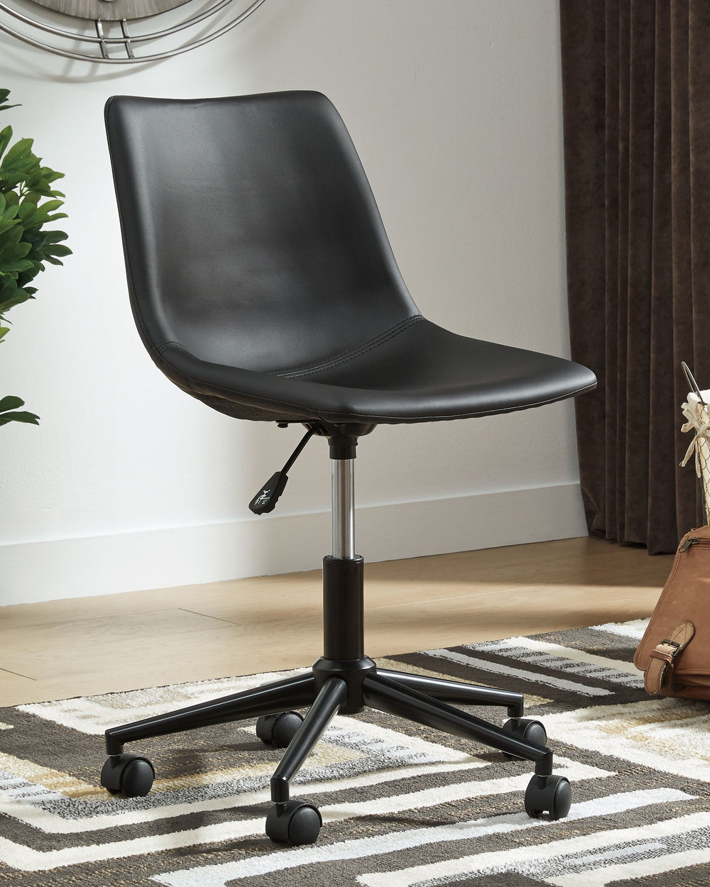 Working an ultra-cool sense of style just got a whole lot easier thanks to this swivel home office desk chair. Upholstered bucket seat covered in a black faux leather merges mid-century flair with modern comfort.<br><br><b>Additional Dimensions</b><br><ul