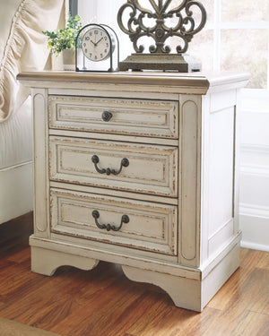 Realyn - Two-tone - 8 Pc. - Dresser