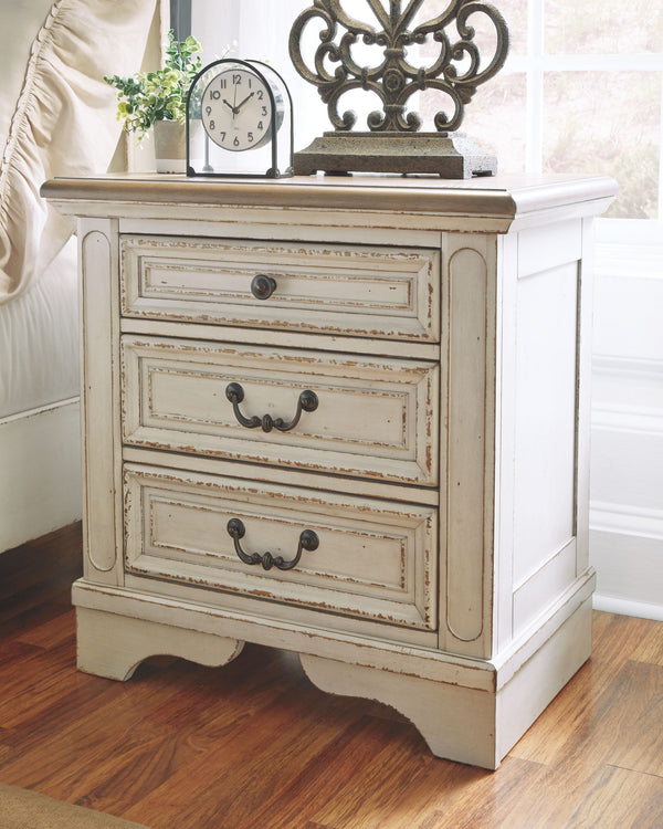 Realyn - Two-tone - 8 Pc. - Dresser