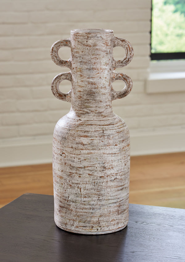  this vase recalls classic stylings and updates them for today. Youâ€™ll love the elevated