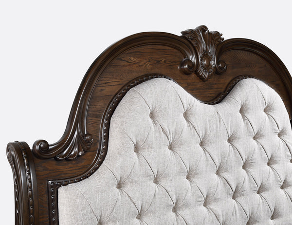  natural wood tones that evoke the grandeur of an aristocratic estat