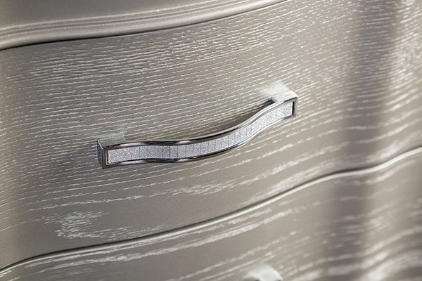 Melodi Parc Chest