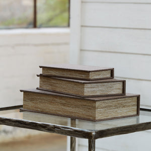  this set adds a touch of casual elegance to your decor.<br><br><b>Addit