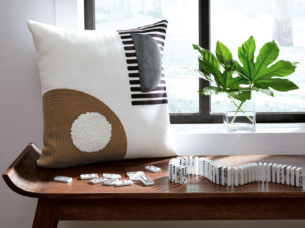 The subdued pattern of this pillow is a refined interpretation of eye-catching abstract aesthetics. Its muted colors are decidedly contemporary, allowing you to curate high-style space where details come together in perfect harmony.<br/><br/><b>Product Fe