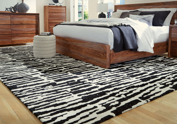  its abstract motif and rich neutral colors create the perfect pop of interest.<br/><br/><b>Product Features</b><ul><li>Made of polyester</li><li>Machine woven</li><li>