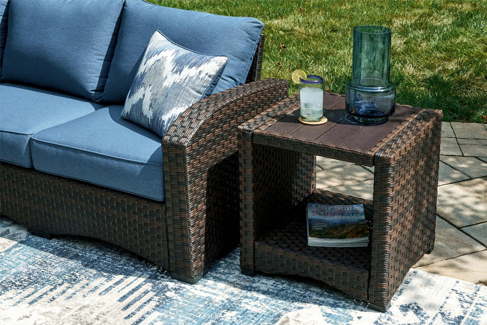 Clearly for those with exceptionally good taste, this end table is the perfect addition to any outdoor setting. Its all-weather resin wicker and aluminum frame offer years of beauty. Designed for easy maintenance, the table adds style and functionality to