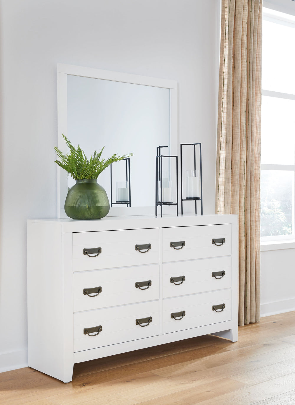 Binterglen - 7 Pc. - Dresser, Mirror, Chest, Queen Panel Bed, 2 Nightstands - White