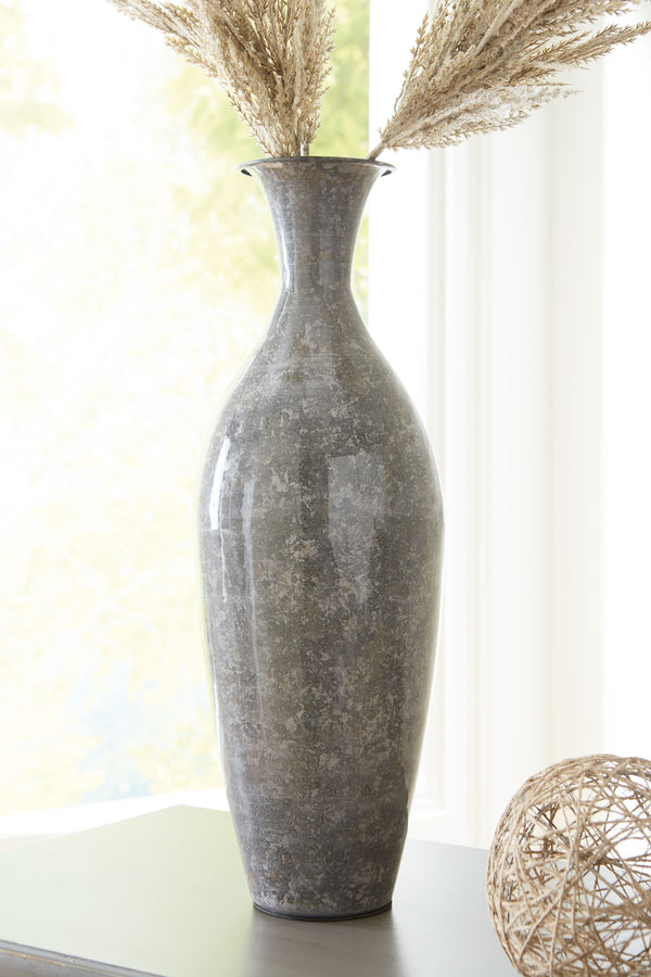  bringing vintage character to your decor. Its curated vibe effortlessly complements your love of honoring old-school style.<br/><