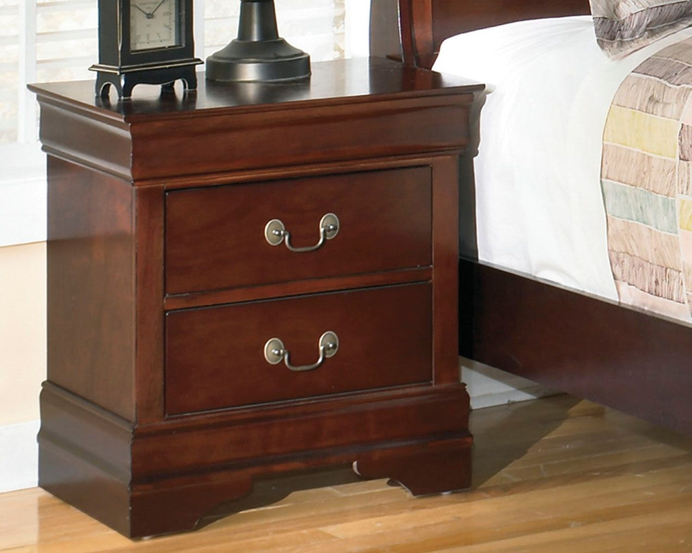 This nightstand is the epitome of traditional decor. Its Louis Philippe-style moulding dates back to the mid-19th century, when furnishings were lavish yet somewhat simple. A deep finish brings warmth and elegance into the space.<br><br><b>Additional Dime