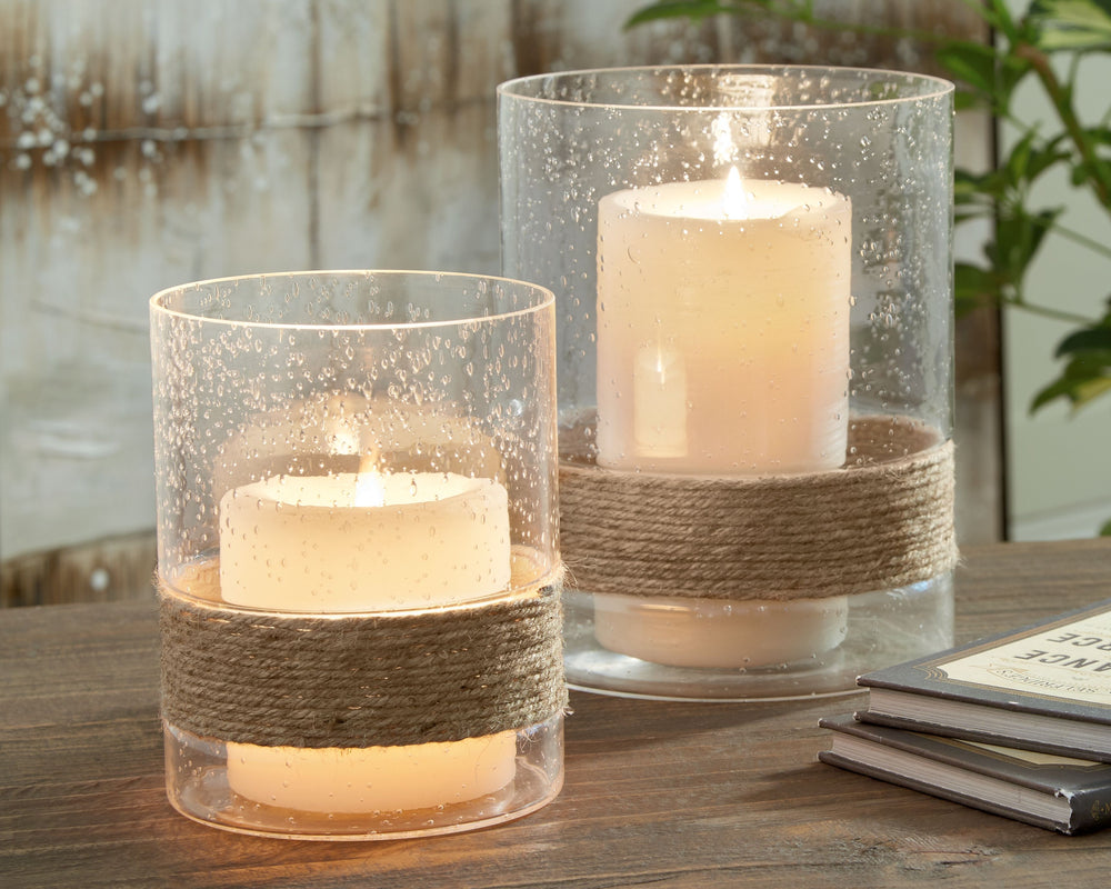 Instantly add interest to any room in your home with this set of candleholders. Pairing the natural beauty of seeded glass and rope, these are the perfect shabby chic accent for your living space.<br><br><b>Additional Dimensions</b><br><ul><li>Candle hold