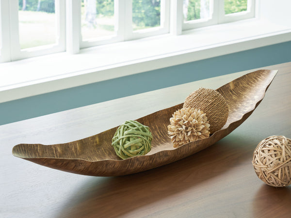  textured look in an antiqued goldtone. Seeking to showcase your smaller accents? The subtle curves of this tray hold decorative baubles in inviting style. And it invites fashionable function to an entryway or cou