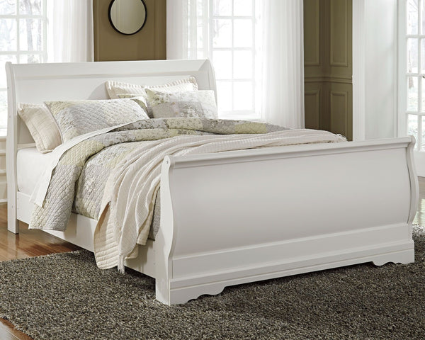 This queen sleigh bed-'s crisp cottage white gives traditional Louis Philippe profiling a delightful style awakening. The look is timeless. The feel? Right at home. Mattress and foundation/box spring available, sold separately. <h4><b>Anarasia - White - Q
