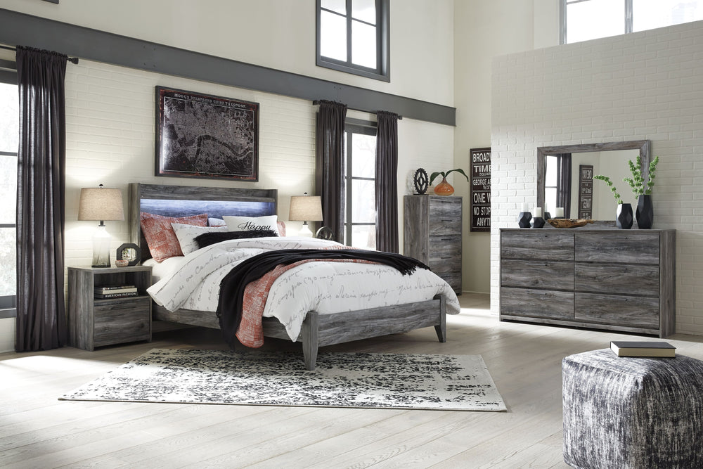 Baystorm - 4 piezas - Cómoda, espejo, cama King con panel - Gris