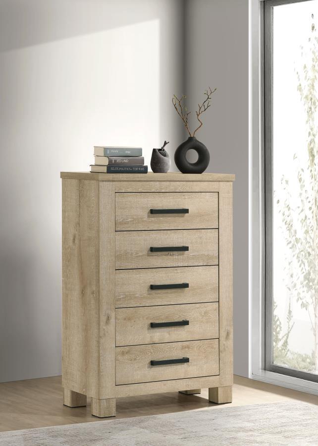 This five-drawer chest combines rustic appeal with practical vertical storage, making it ideal for smaller bedrooms. Finished in weathered oak, it is made from engineered wood with a scratch-resistant veneer for durability. Smooth-gliding drawers with dar