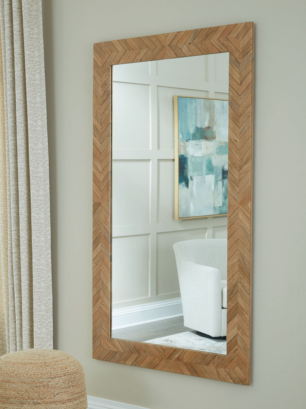 Simply striking and strikingly simple. With its clean lines and impressive stature, this floor mirror is a well-designed complement to your everyday routines. Its right-on-trend chevron pattern gives the warm and welcoming light brown finish a contemporar