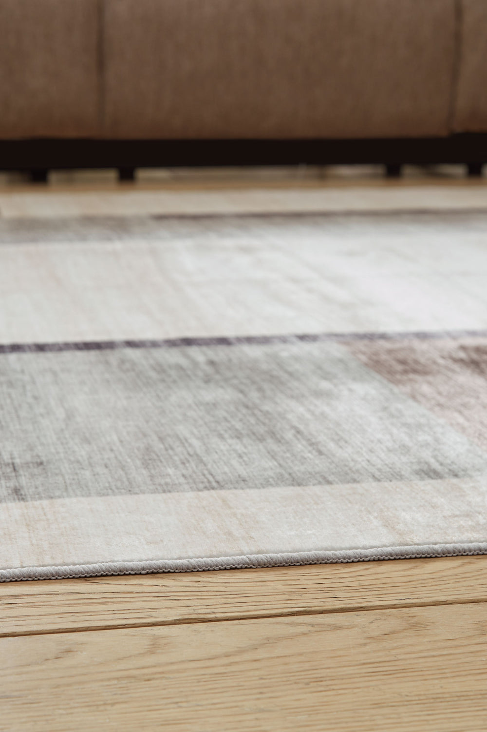 The dynamically layered, neutral tones of this rug make an artistic impression, all while suiting a variety of contemporary color palettes. Its super-soft faux fur construction offers a cozy feel, while the abstract design adds depth and dimension to a li