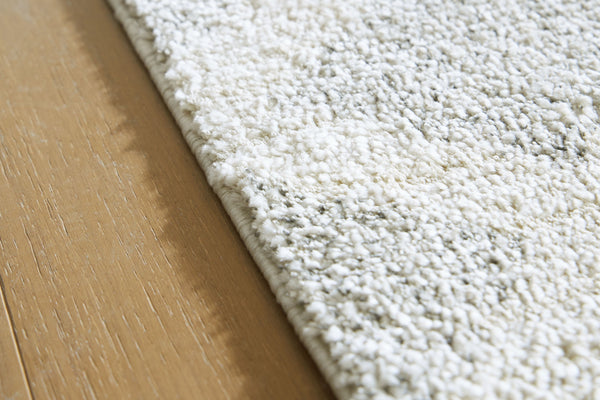 Unawick - Gray / Ivory - Medium Rug
