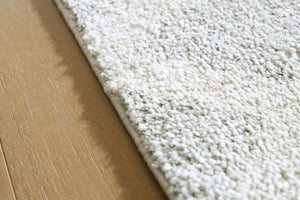 Unawick - Gray / Ivory - Large Rug