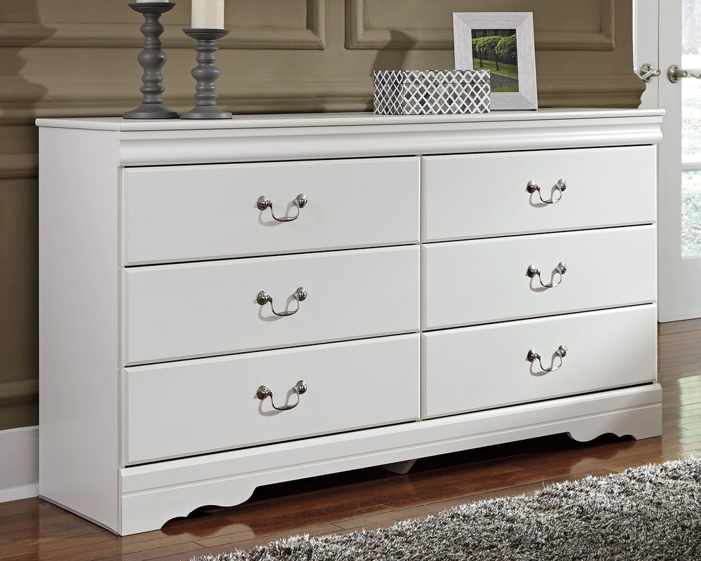 This dresser-'s crisp cottage white gives traditional Louis Philippe profiling a delightful style awakening. The look is timeless. The feel? Right at home. Six smooth-gliding drawers with antiqued bail pulls beautifully accommodate.<br><br><b>Additional D