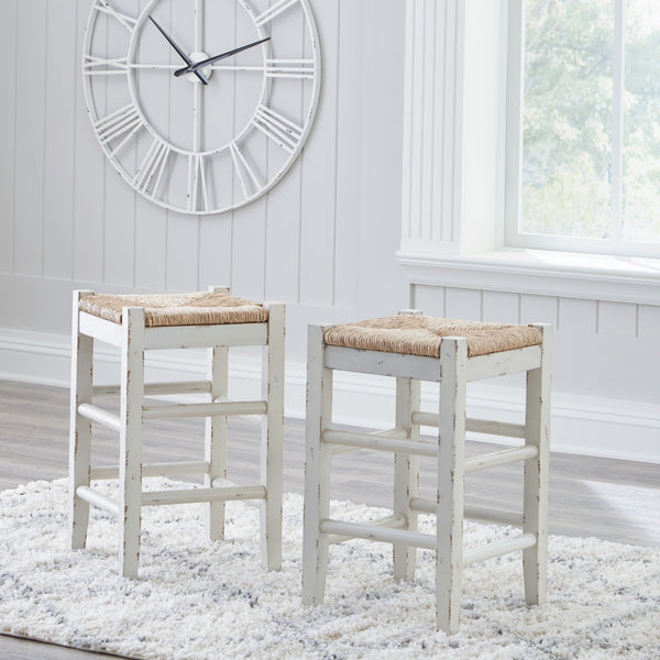  this charming stool completes your dining space with ease. The woven seagrass seat and wood stretchers c