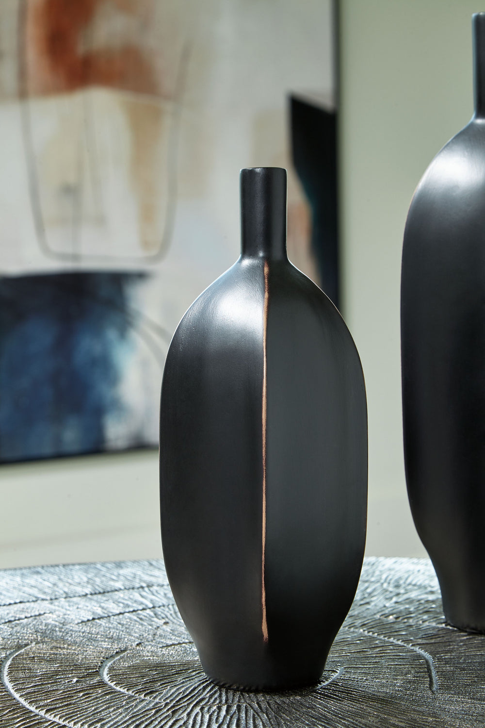 Impress with the simply sleek stylings of this vase. A black finish coats the piece, with a brown rub on the corners acting as a subtly eye-catching design element. What a chic addition to your bookcase, mantel or tabletop.<br/><br/><b>Product Features</b