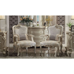 The Picardy sofa collection brings the influence of European antiques to life with traditional carvings, detailed looping, and gorgeous antique pearl finish. The hand applied finish enhances the beauty of the detailed wood work and carvings. The sofa feat