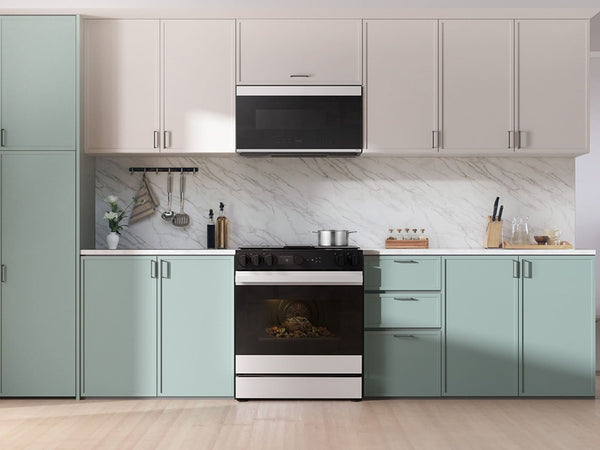 Bespoke Smart Slide-In Gas Range 6.0 cu. ft. with Smart Oven Camera & Illuminated Precision Knobs